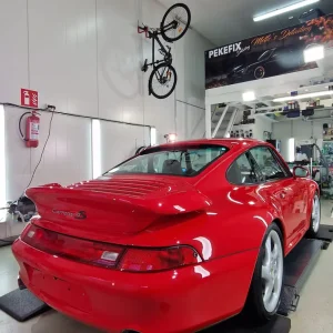 Porsche 993 Carrera S – takakuva, pinnoitus valmis
