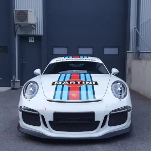 Porsche 911 MARTINI -teippauksella – kirkas, kiillotettu keula